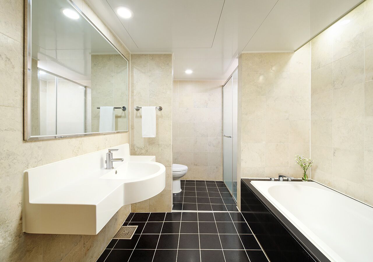 deluxe room (hotel type, no kitchenette) | soundproofing, bed sheets