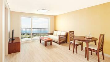 Habitación Deluxe (Hotel type, No kitchenette) | 1 dormitorio, sistema de insonorización, ropa de cama