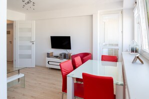 Flat-screen TV - bonApartments (Warsaw)