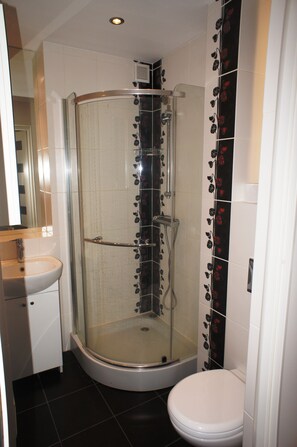 Superior-Dreibettzimmer | Badezimmer