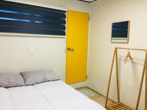 Premium bedding, blackout drapes, free WiFi - 24 Guesthouse Jongno Tower (Seoul)