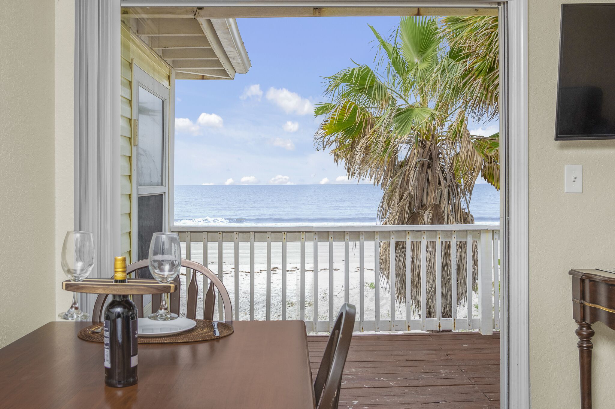 Villa, Multiple Beds (2 queen beds and 1 sleeper sofa) | In-room dining