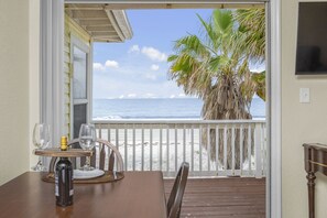 Villa, varias camas (2 queen beds and 1 sleeper sofa) | Servicio a la habitación