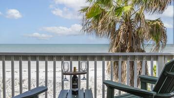 Villa, Plusieurs lits (2 queen beds and 1 sleeper sofa) | Terrasse/patio