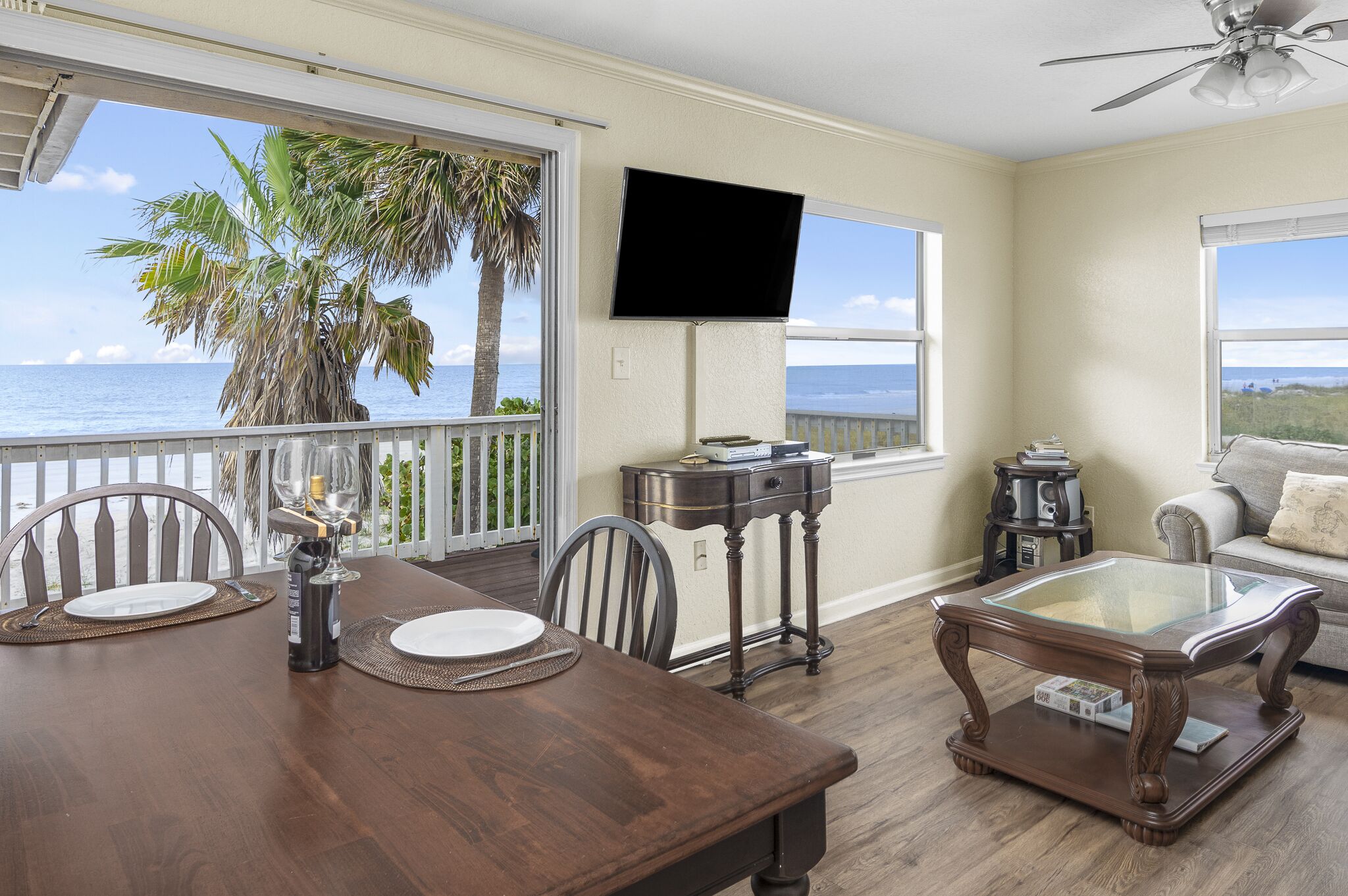 Villa, Multiple Beds (2 queen beds and 1 sleeper sofa) | Living area