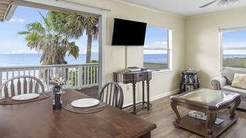 Villa, Multiple Beds (2 queen beds and 1 sleeper sofa) | Living area