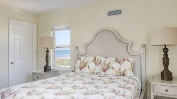 Villa, Multiple Beds (2 queen beds and 1 sleeper sofa) | Iron/ironing board, free cribs/infant beds, travel crib, free WiFi