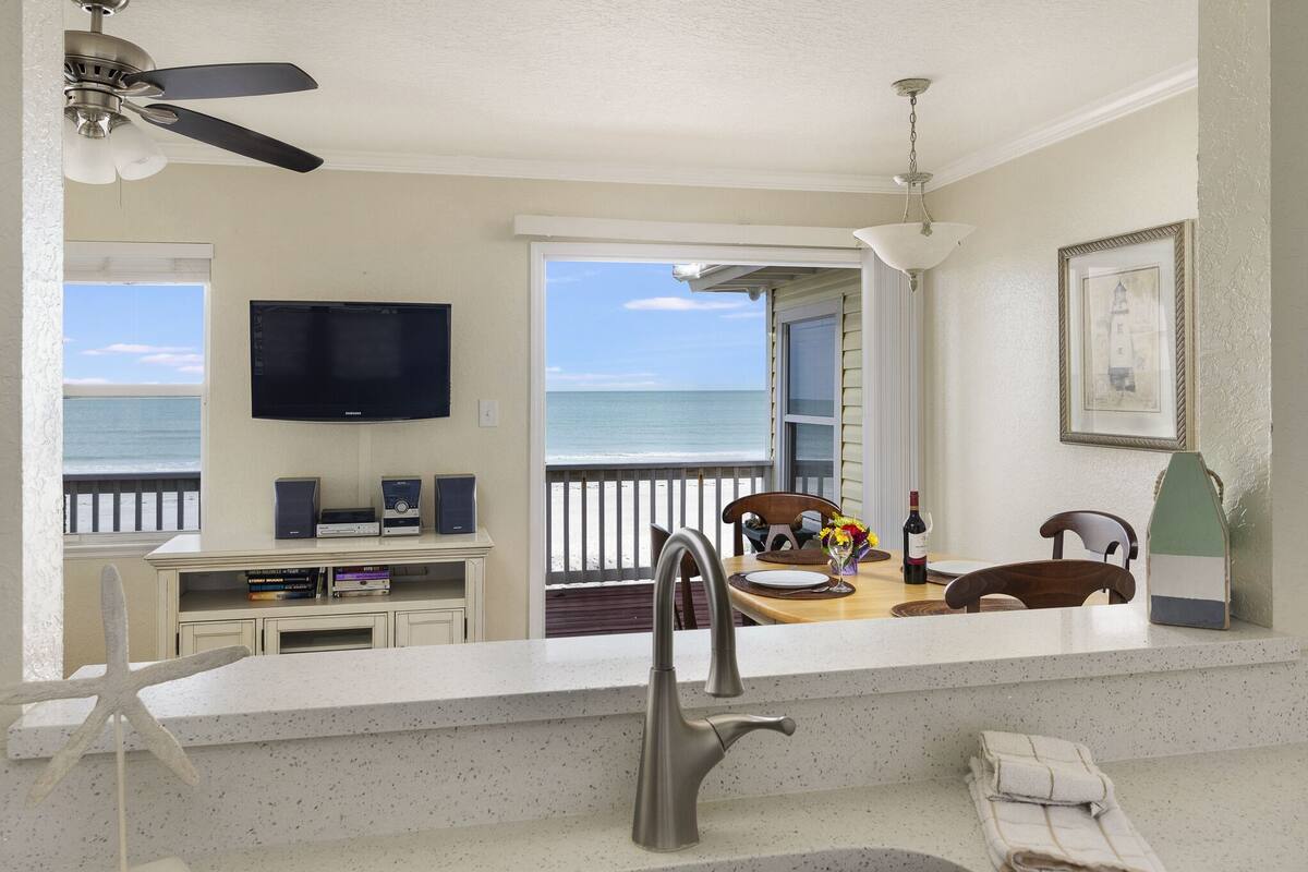 Villa, 1 Queen Bed with Sofa bed (1 queen bed and 1 sleeper sofa) | Private kitchen | Coffee/tea maker, full-size fridge, microwave, stovetop