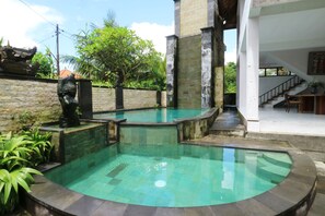 Outdoor pool - Oka Kartini Bungalows (Ubud)