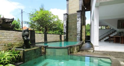 Oka Kartini Bungalows