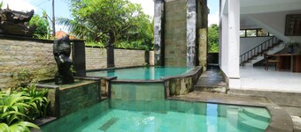 Oka Kartini Bungalows