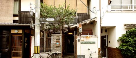 A building with a sign reading "YUKUYA GUESTHOUSE".