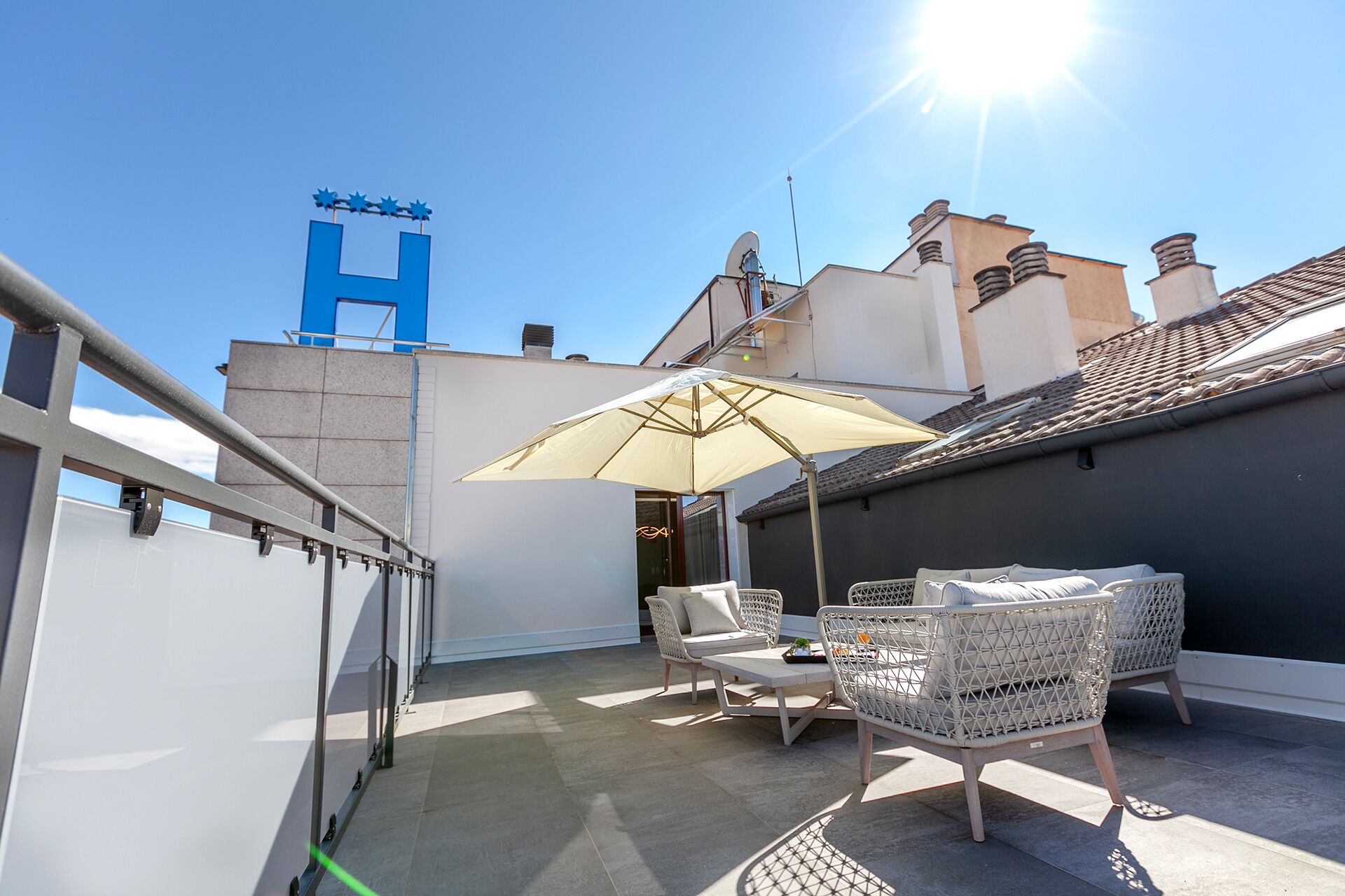 panoramic suite | terrace/patio