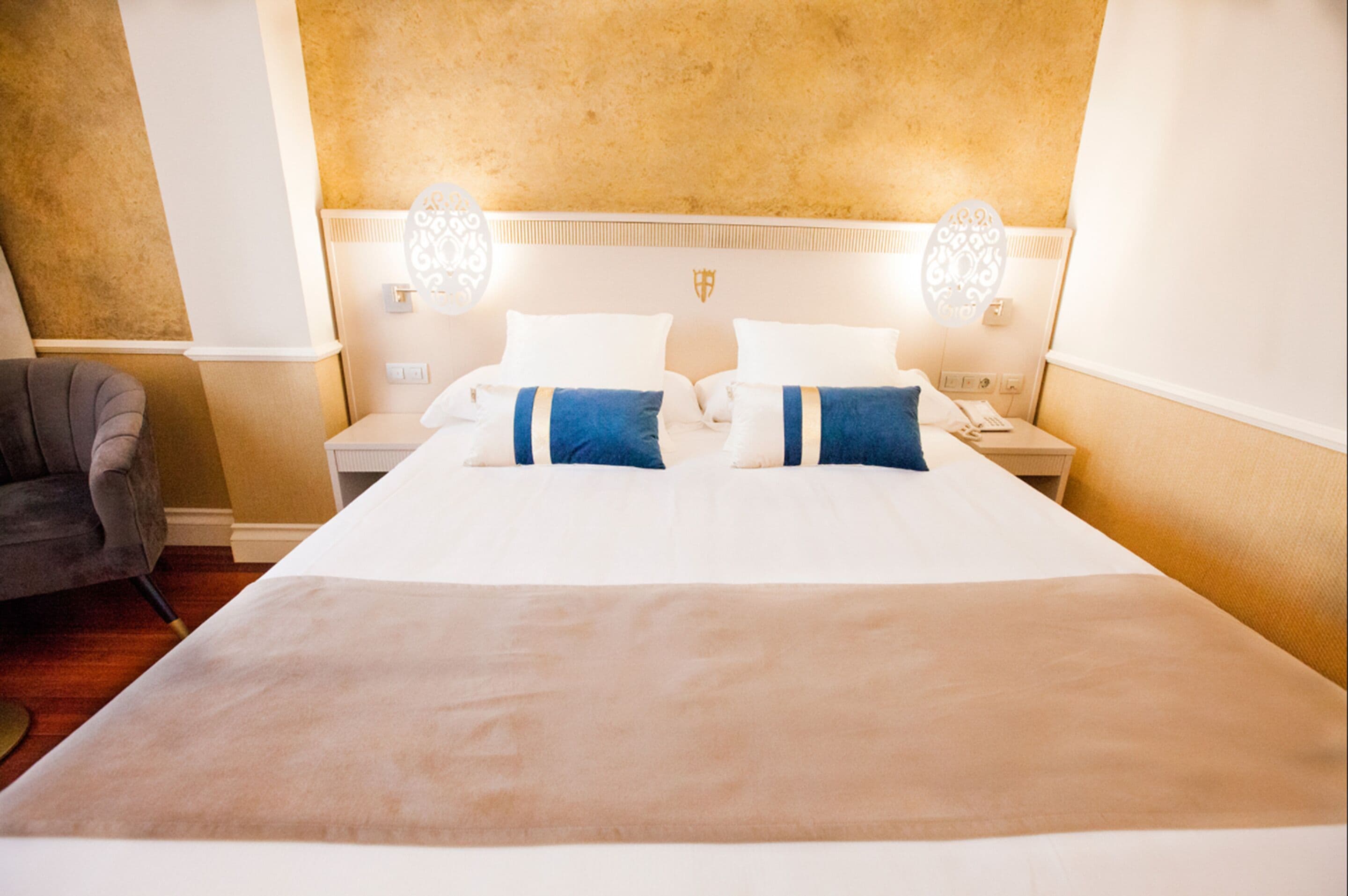 junior studio suite (double room + living room) | minibar, in-room safe, soundproofing, wifi