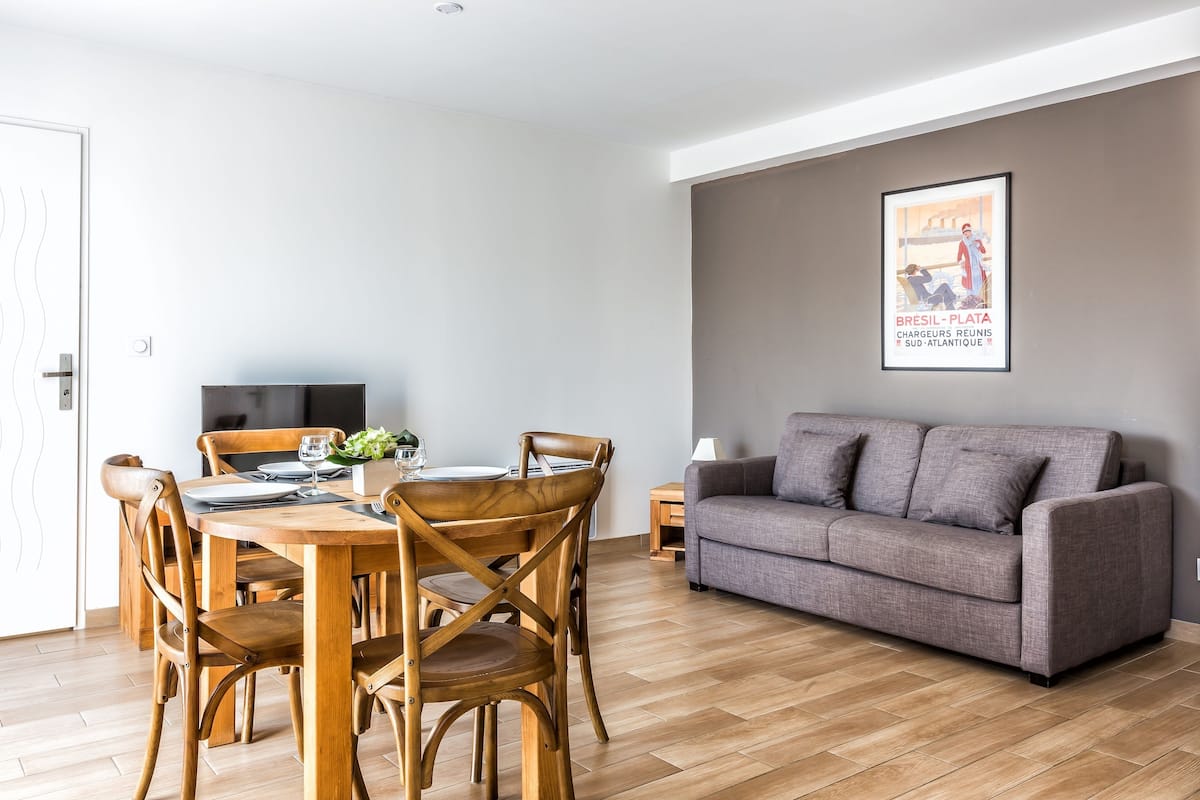 Apartment, 1 Bedroom, Terrace | Living room | Flat-screen TV