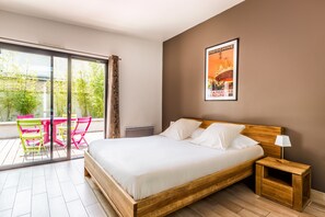 Comfort-Studiosuite, 1 Queen-Bett und Schlafsofa, Nichtraucher, Terrasse | Schallisolierte Zimmer, Bügeleisen/Bügelbrett, kostenloses WLAN