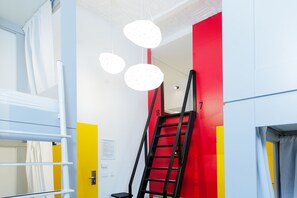 One Bed in 8-Bed Female Dormitory | 隔音、熨斗/熨衣板、免費無線上網、床單