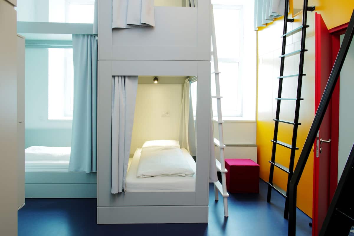 One Bed in 10-Bed Female Dormitory | 防音設備、アイロン / アイロン台、WiFi (無料)、ベッドシーツ