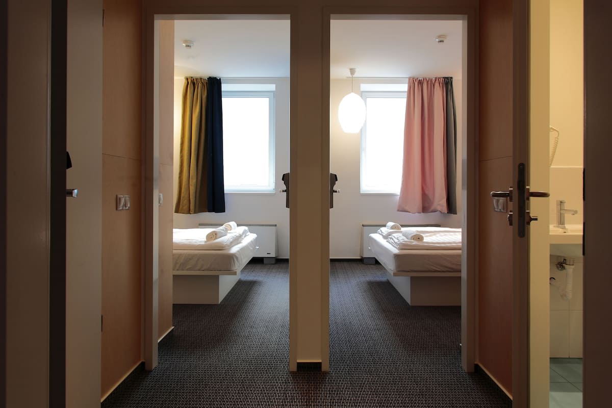Double Room, Shared Bathroom | Soundproofing, iron/ironing board, free WiFi, bed sheets