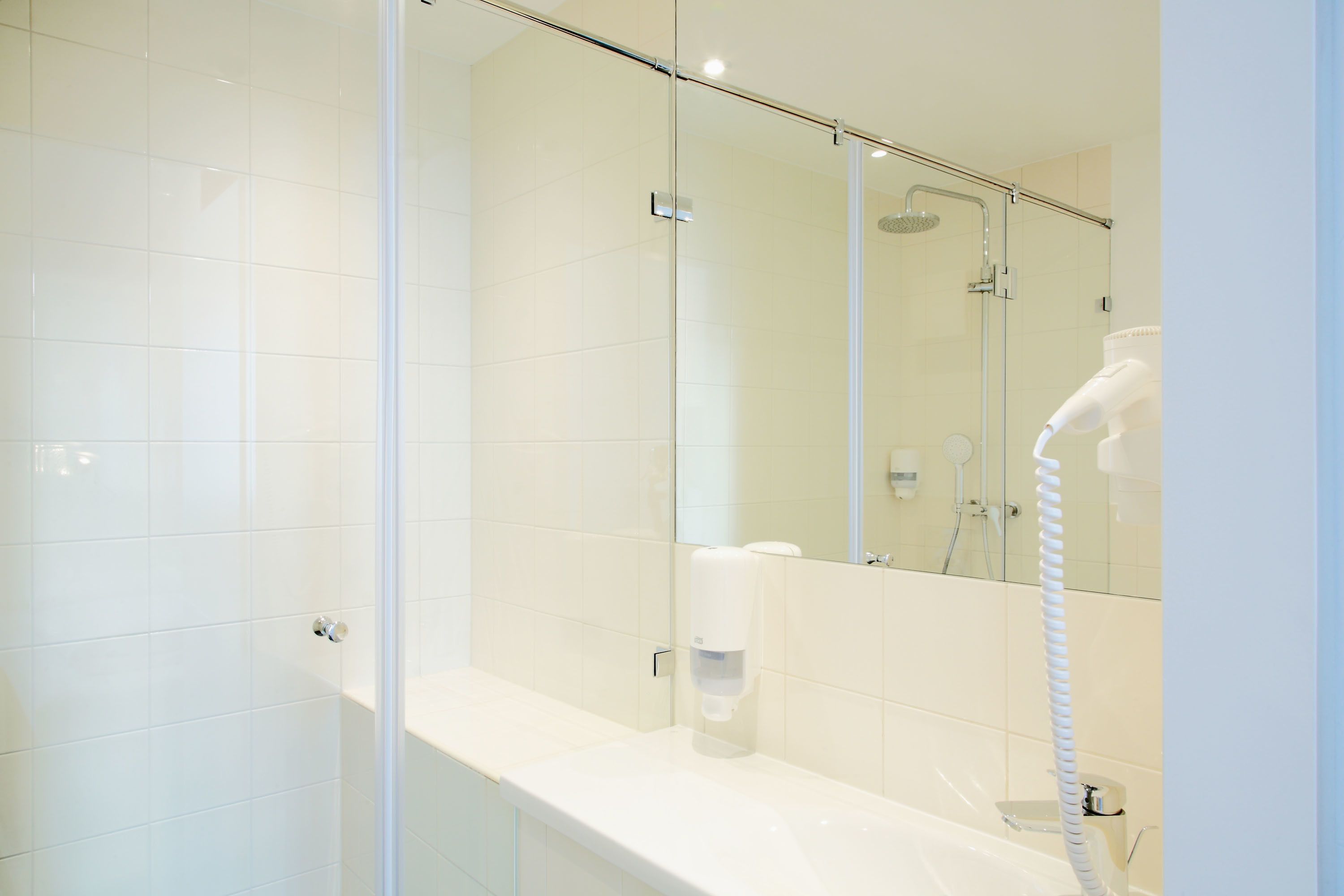 Standaard Twin kamer | Badkamer |  milieuvriendelijk toiletgerief, een haardroger, handdoeken