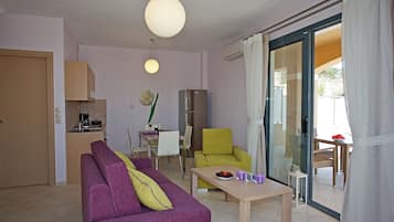 Two Bedroom Villa with Private Pool & Sea View | 1 bedroom, premium bedding, in-room safe, desk
