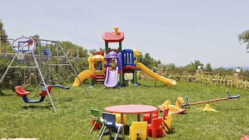 Zona de juegos infantil al aire libre