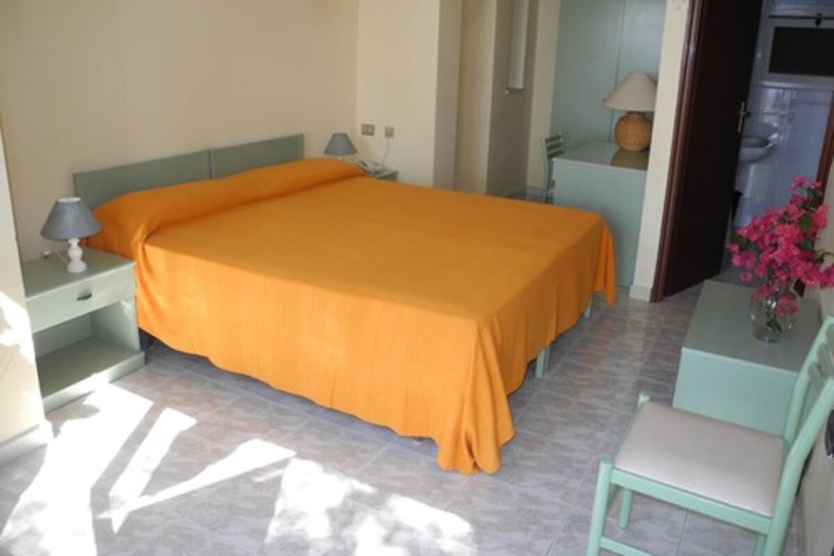 Quadruple Room | Dilengkapkan perabot secara berasingan, langsir/tirai gelap terus 
