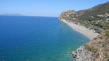 Una spiaggia nelle vicinanze