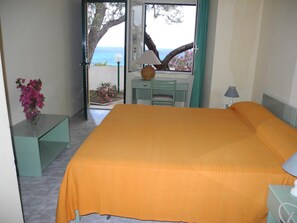 Individuelt innredet, blendingsgardiner, barnesenger og sengetøy