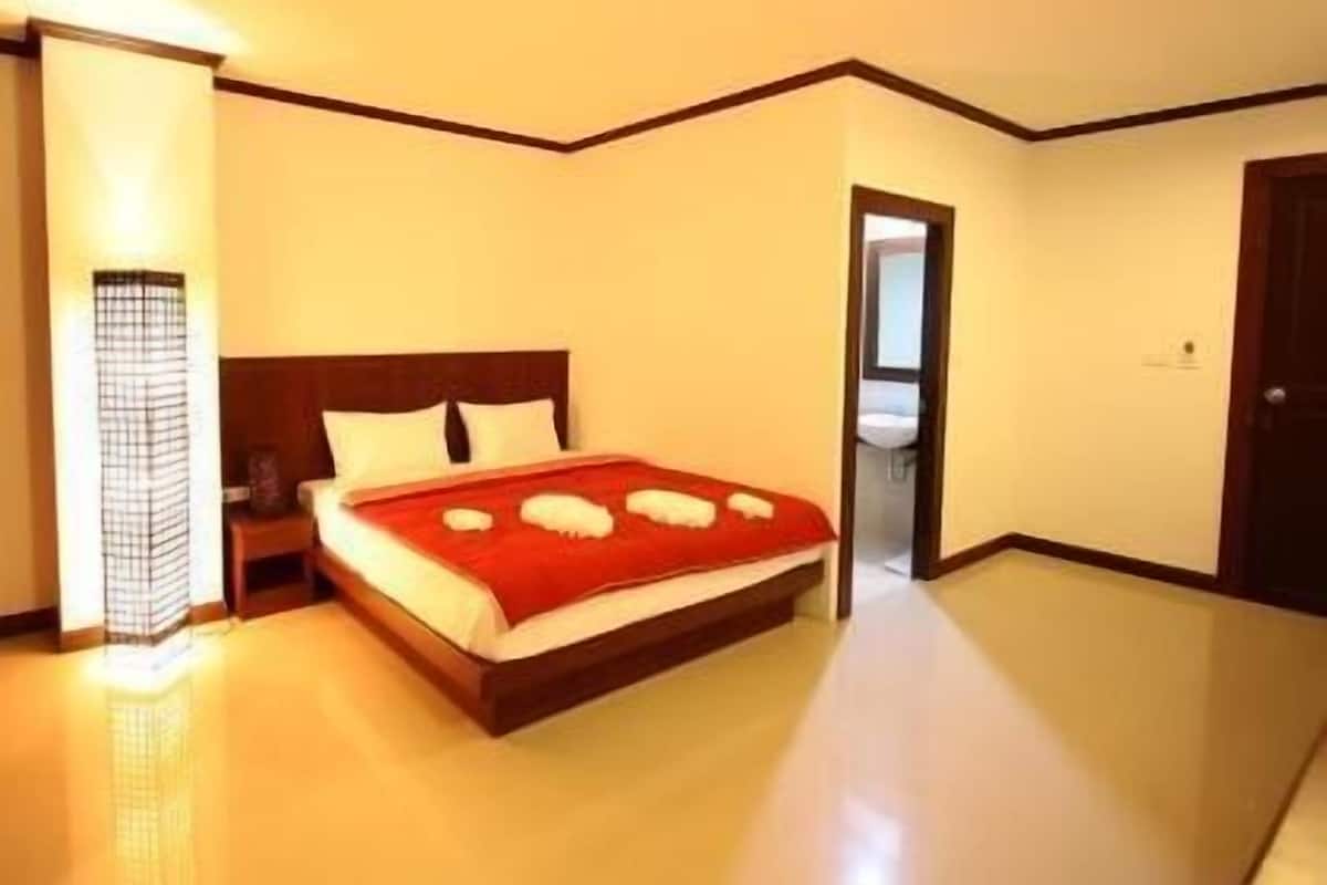 Standard Room (Window) | Premium bedding, minibar, in-room safe, desk