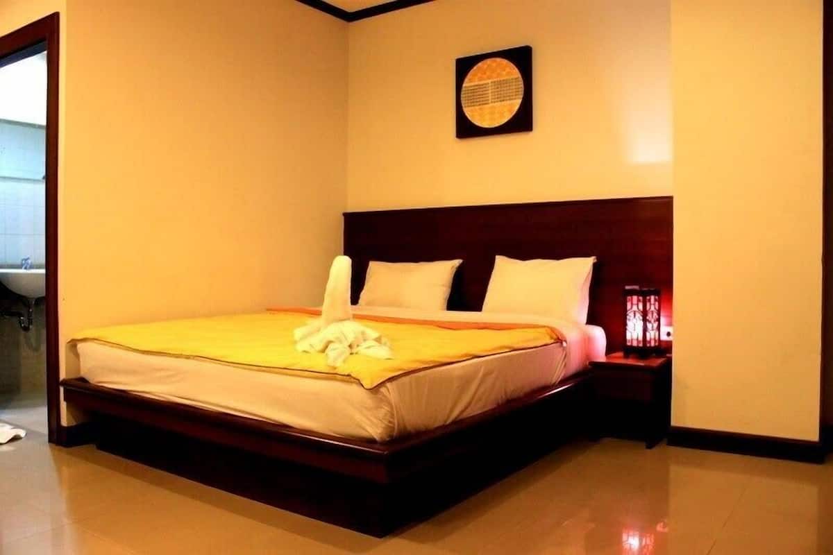 Economy Room (No Window) | Premium bedding, minibar, in-room safe, desk