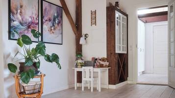 FamiljelÀgenhet - 3 sovrum | Vardagsrum | Platt-tv, dvd-spelare, bordsfotboll och leksaker