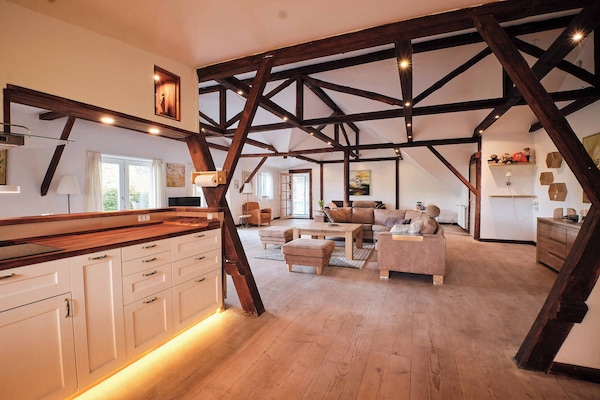 Penthouse Suite | Private kitchen | Full-size fridge, microwave, oven, stovetop