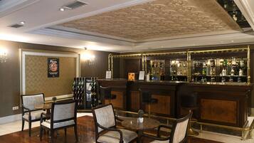 2 restaurants, serveren ontbijt, lunch, diner, Turkse gerechten