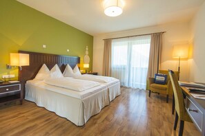 Double Room | Hypo-allergenic bedding, individually furnished, desk, bed sheets - Gesundheitszentrum Bärenhof Bad Gastein (Bad Gastein)