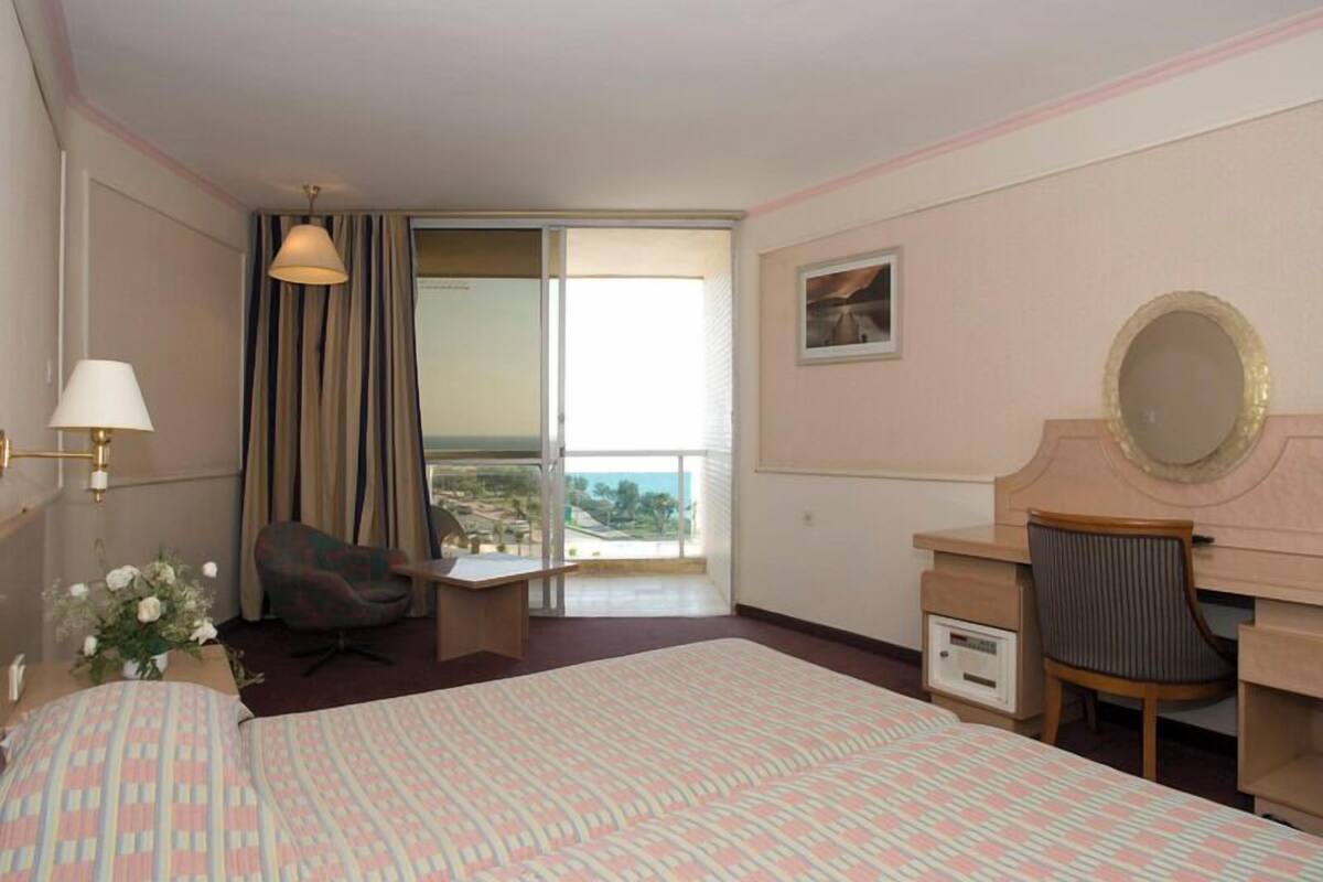 Standard Room | In-room safe, desk, cribs/infant beds, rollaway beds