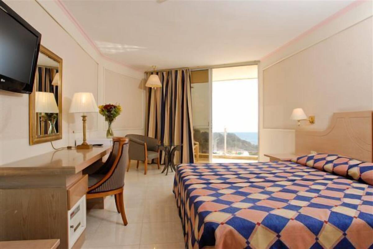 Superior Room | In-room safe, desk, cribs/infant beds, rollaway beds