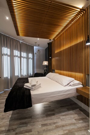 Memory-foam beds, minibar, in-room safe, blackout curtains - Vitium Urban Suites (Madrid)