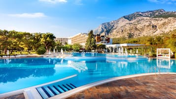 Indoor pool, seasonal outdoor pool, sun loungers