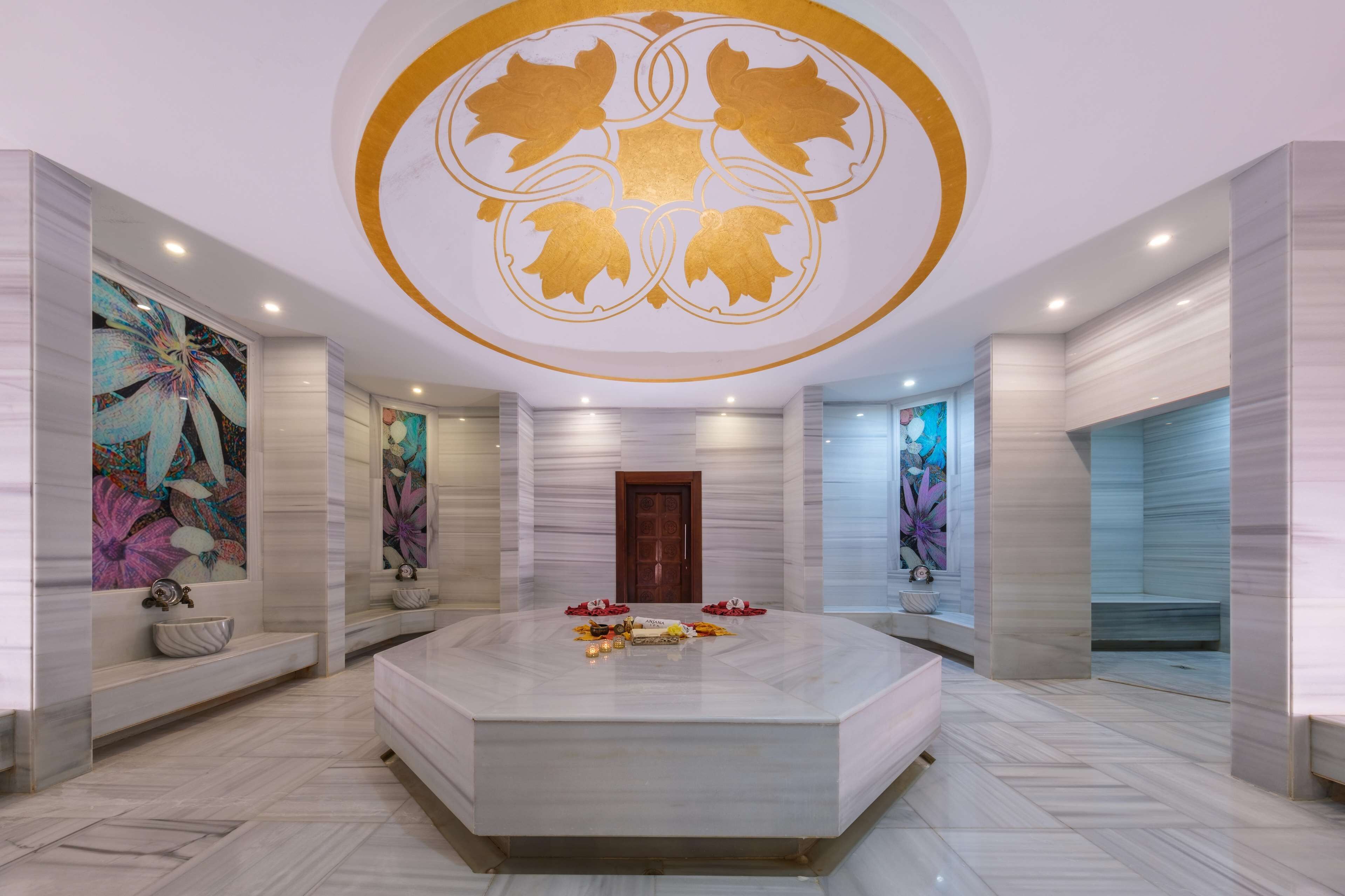 Couples treatment rooms, sauna, hot tub, steam room, Turkish bath