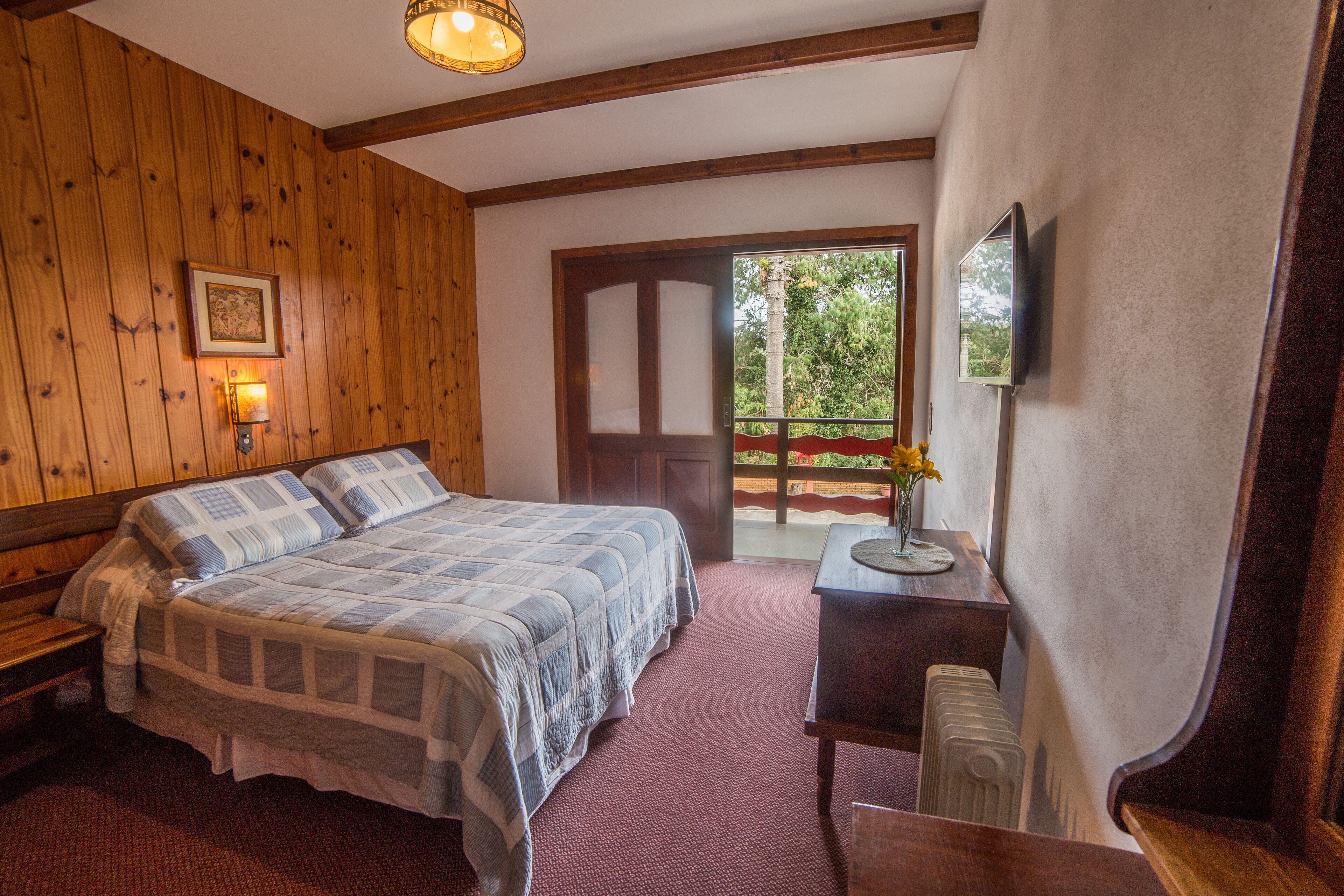 deluxe double room | free wifi, bed sheets