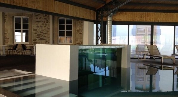 Indoor pool, sun loungers