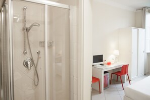 Superior Triple Room | Bathroom shower