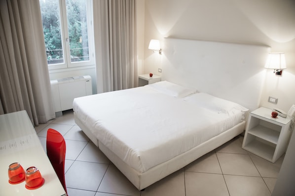 Habitación doble clásica | 1 habitación, ropa de cama de alta calidad y minibar