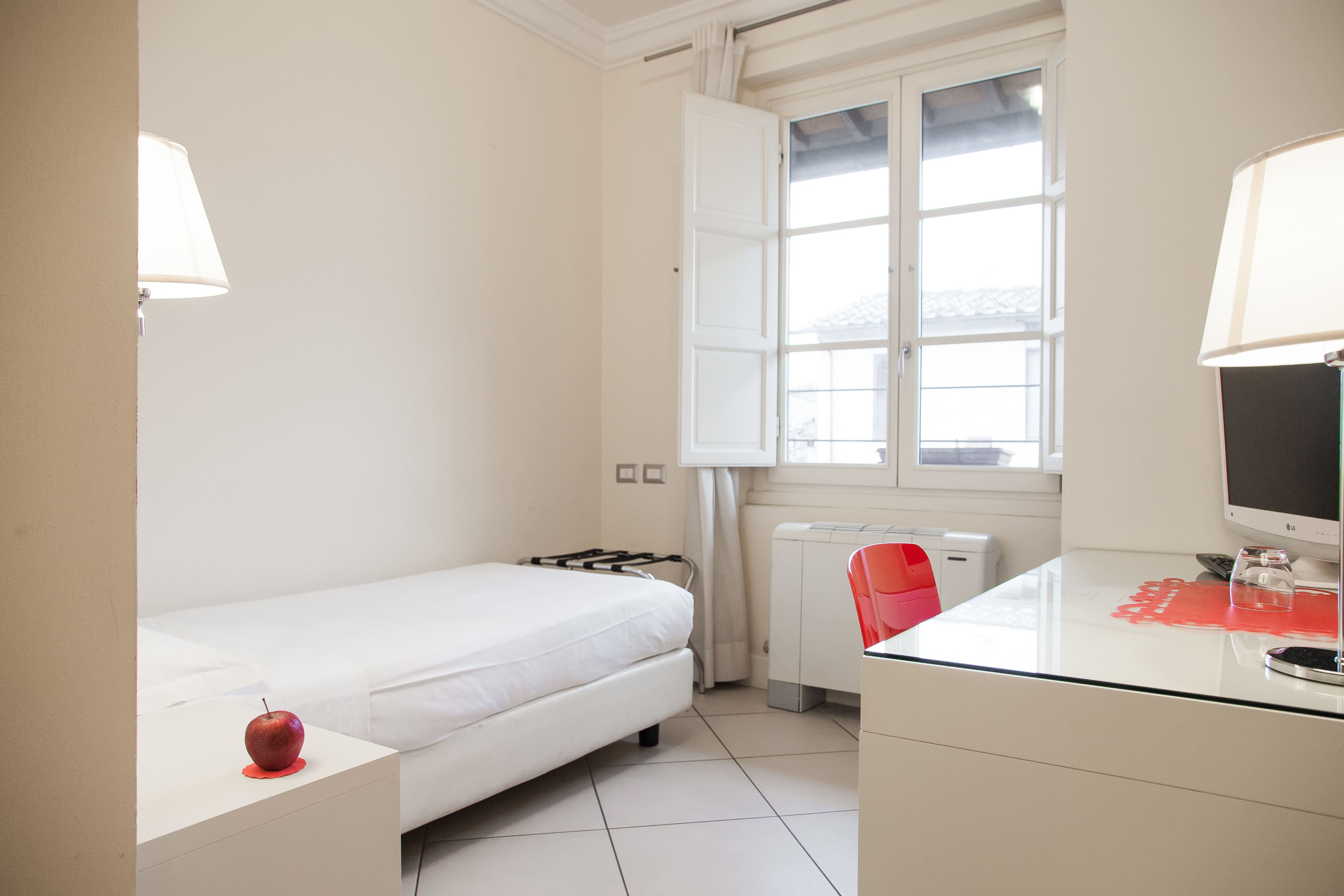 basic room | premium bedding, minibar, in-room safe, desk