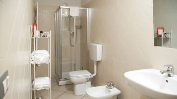 Shower, free toiletries, hair dryer, bidet