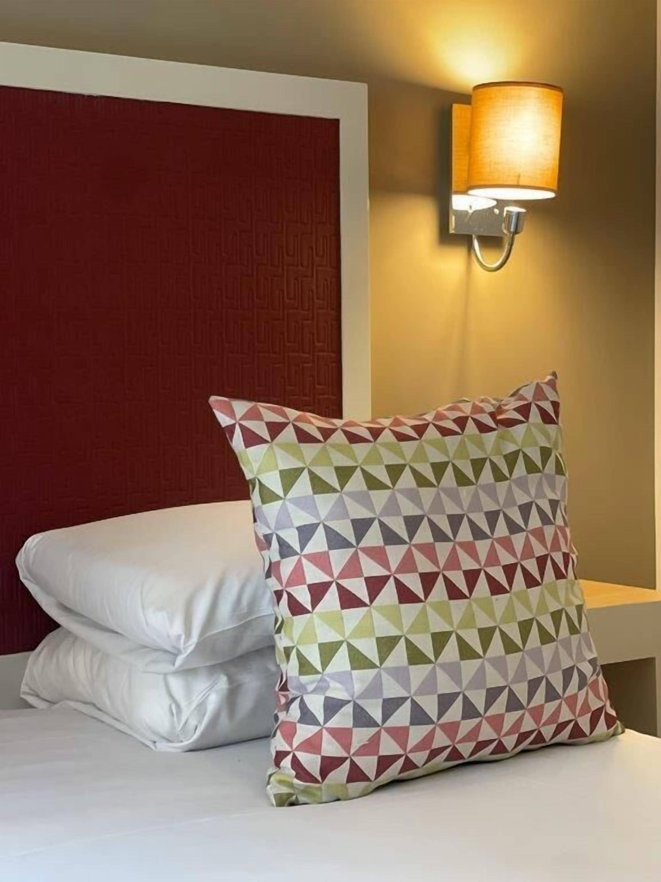 in-room safe, soundproofing, iron/ironing board, cots/infant beds