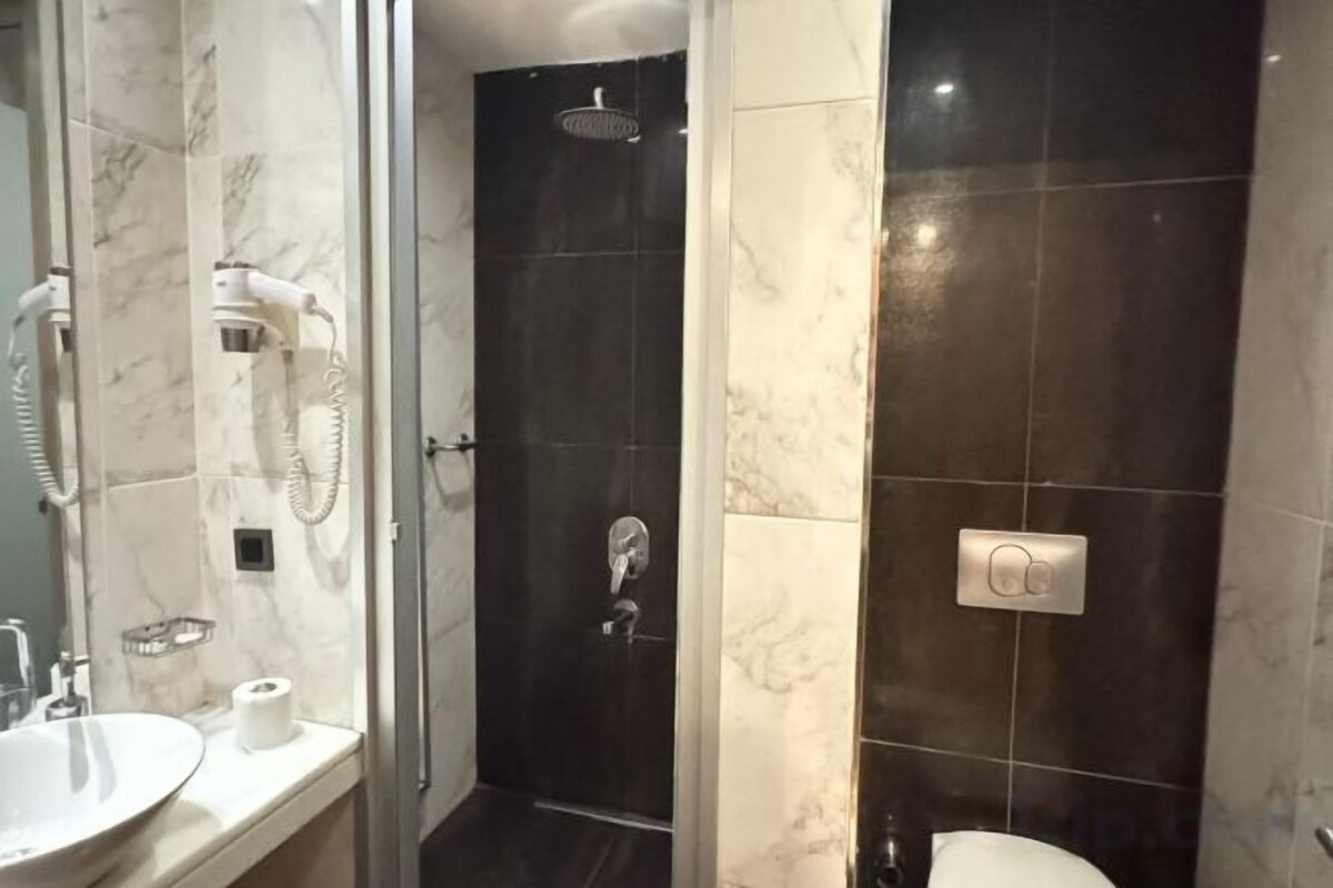 Bathroom | Free toiletries, hair dryer, bathrobes, slippers