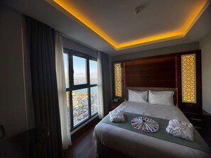 Superior Double or Twin Room, Sea View | Minibar, in-room safe, desk, laptop workspace - Style Star Hotel Cihangir (Istanbul)