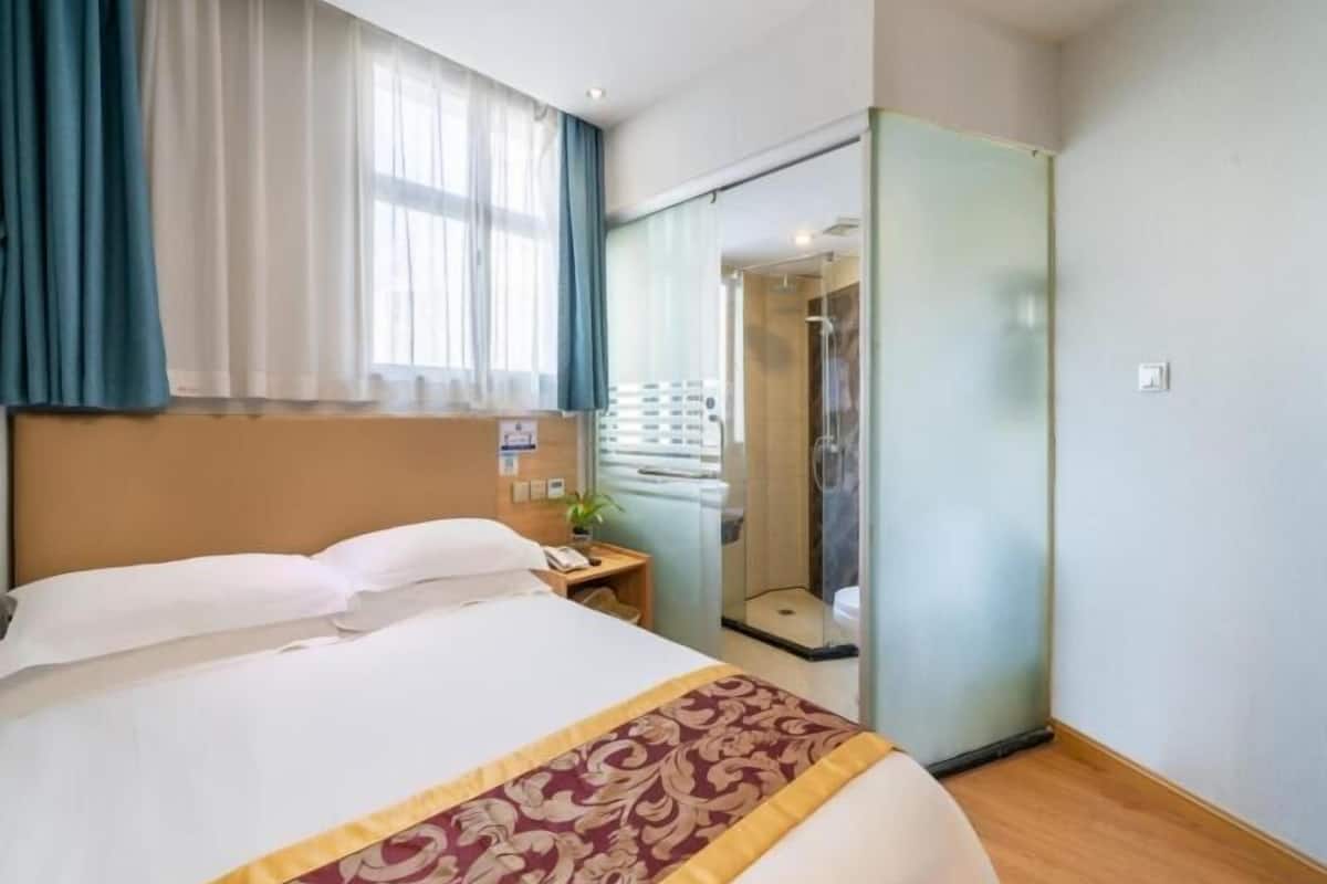 in-room safe, soundproofing, free wifi